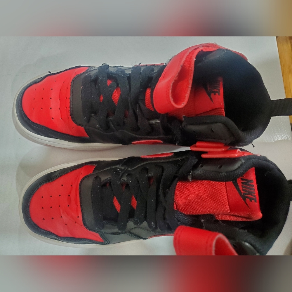 Nikes - Picture 2 of 5